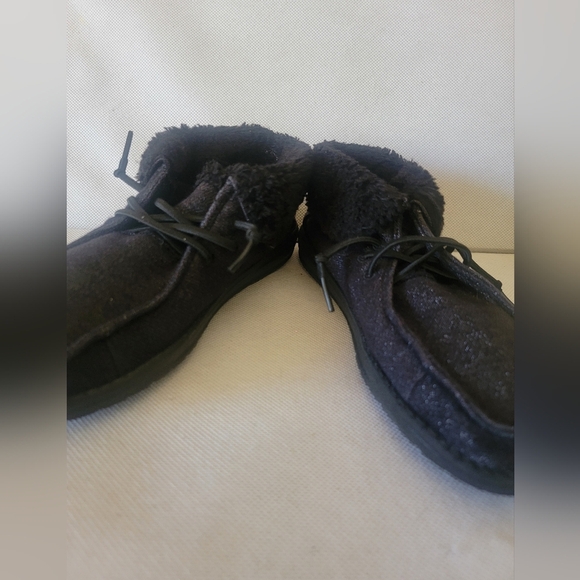 KIDS HEY DUDE BLACK BOOTIES WITH FUR TRIM (sz 2) - Picture 4 of 6